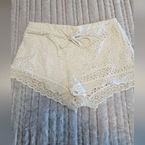 Ban Jara creme colored lace lined shorts size medium